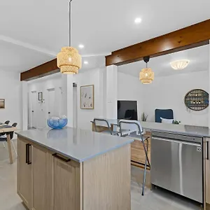 Large Beautiful 2br Fully Equipped , Montreal Canada